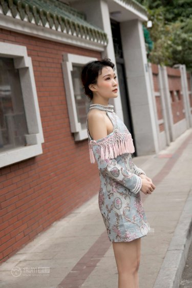 门卫老头吮她的花蒂的主演是谁